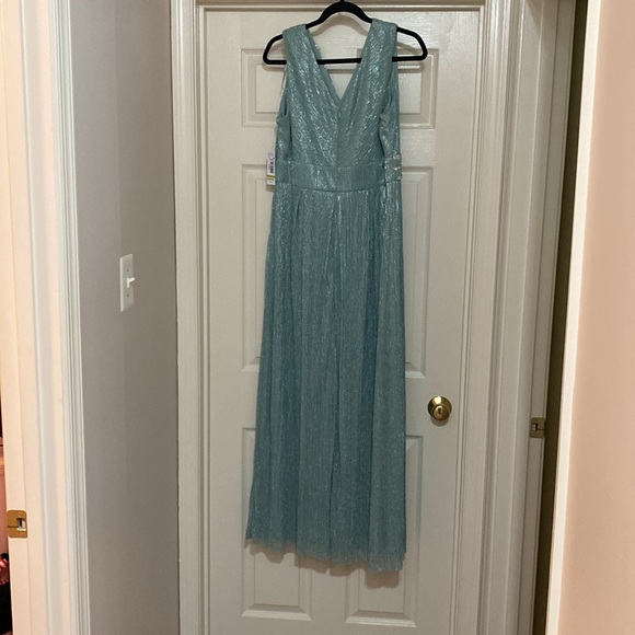 Prom dress - Picture 2 of 6